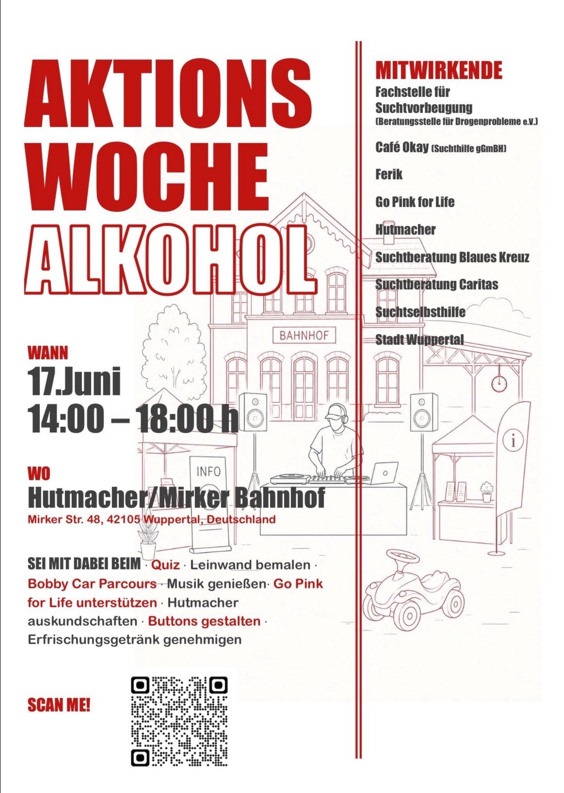 Zwei lächelnde Personen sitzen in einem Café und unterhalten sich.